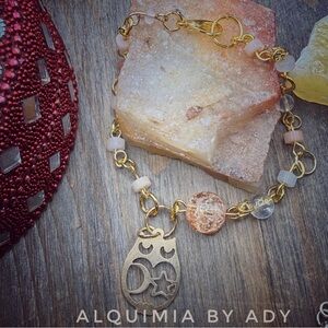 GEMSTONES 💎 Gold and Cream Owl Charm Bracelet